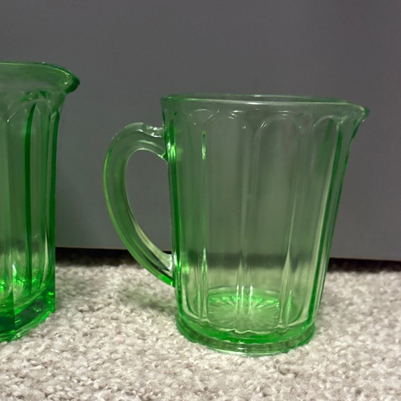 Vintage Hazel Atlas Green glass pitcher set of 2 ribbon pattern paneled design - Picture 5 of 16